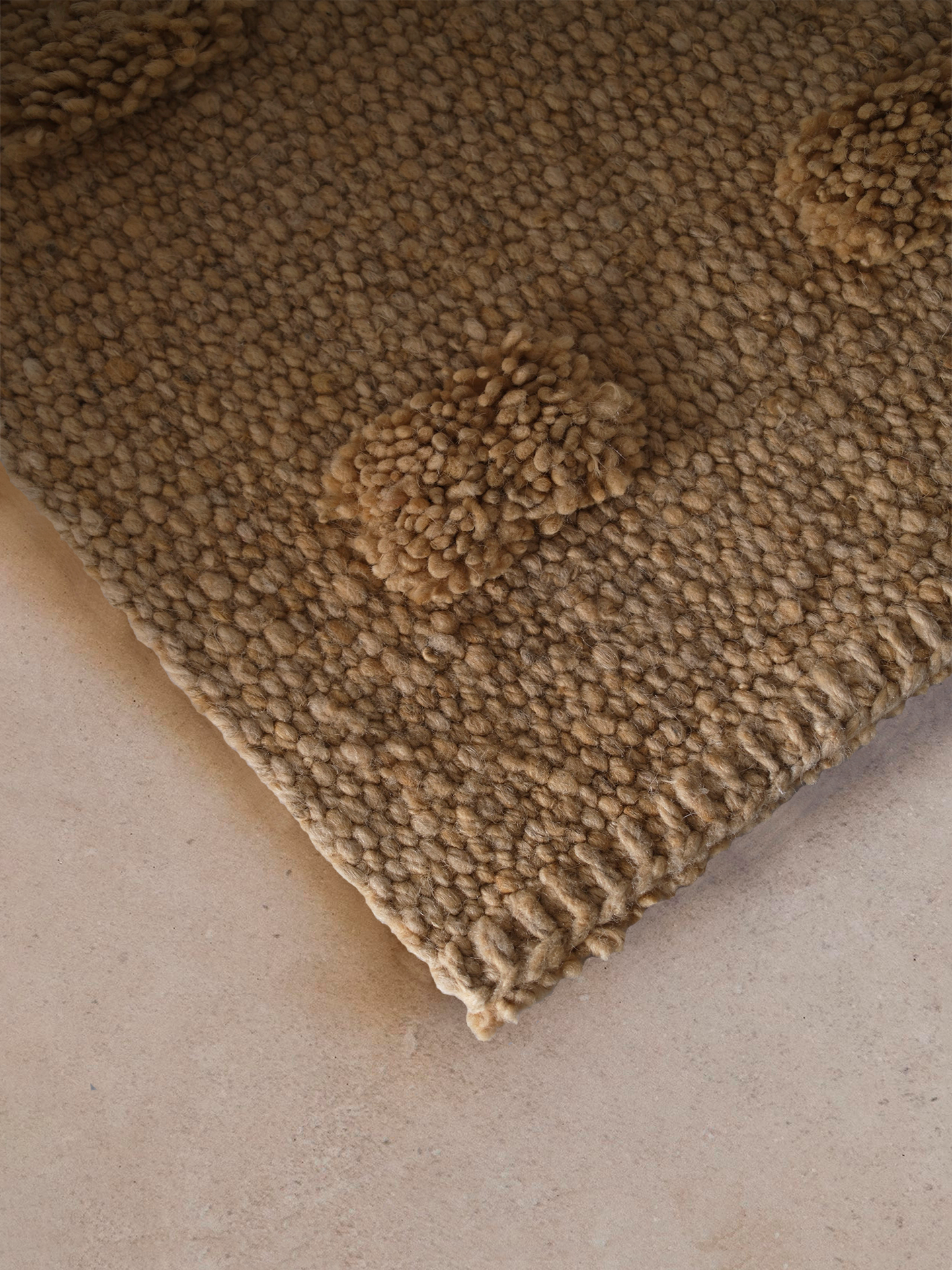 CUT PILE | SAND | WOOL | CHUNKY THICKNESS