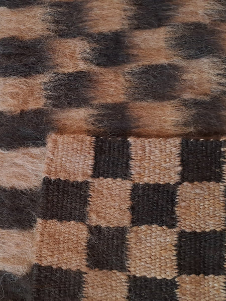 DAMERO | BEIGE OSCURO & NEGRO | LLAMA CARDADA | GROSOR FINO