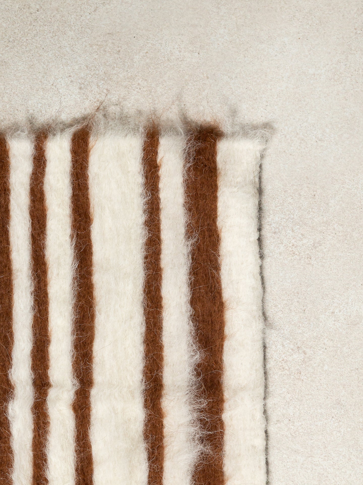 STRIPED | NATURAL WHITE & COFFEE BROWN | BRUSHED LLAMA | THIN THICKNESS
