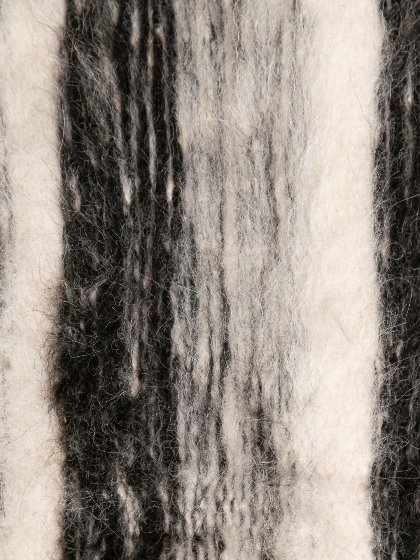 RAYAS MATIZADAS | BLANCO NATURAL & NEGRO | LLAMA CARDADA | GROSOR FINO