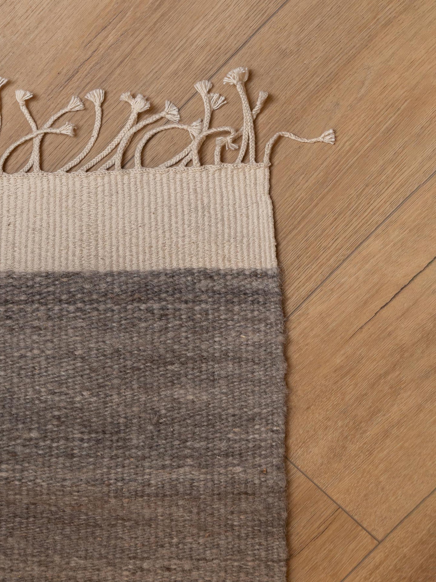 BRAIDED TASSELS | GREY | LLAMA | THIN THICKNESS