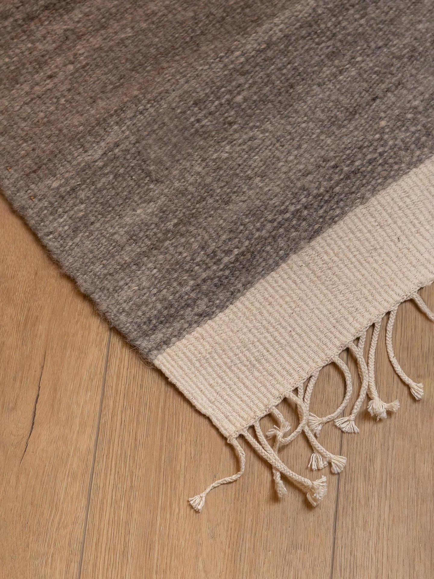 BRAIDED TASSELS | GREY | LLAMA | THIN THICKNESS