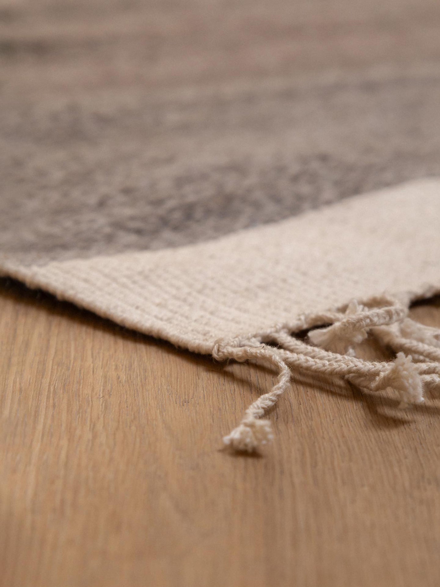 BRAIDED TASSELS | GREY | LLAMA | THIN THICKNESS