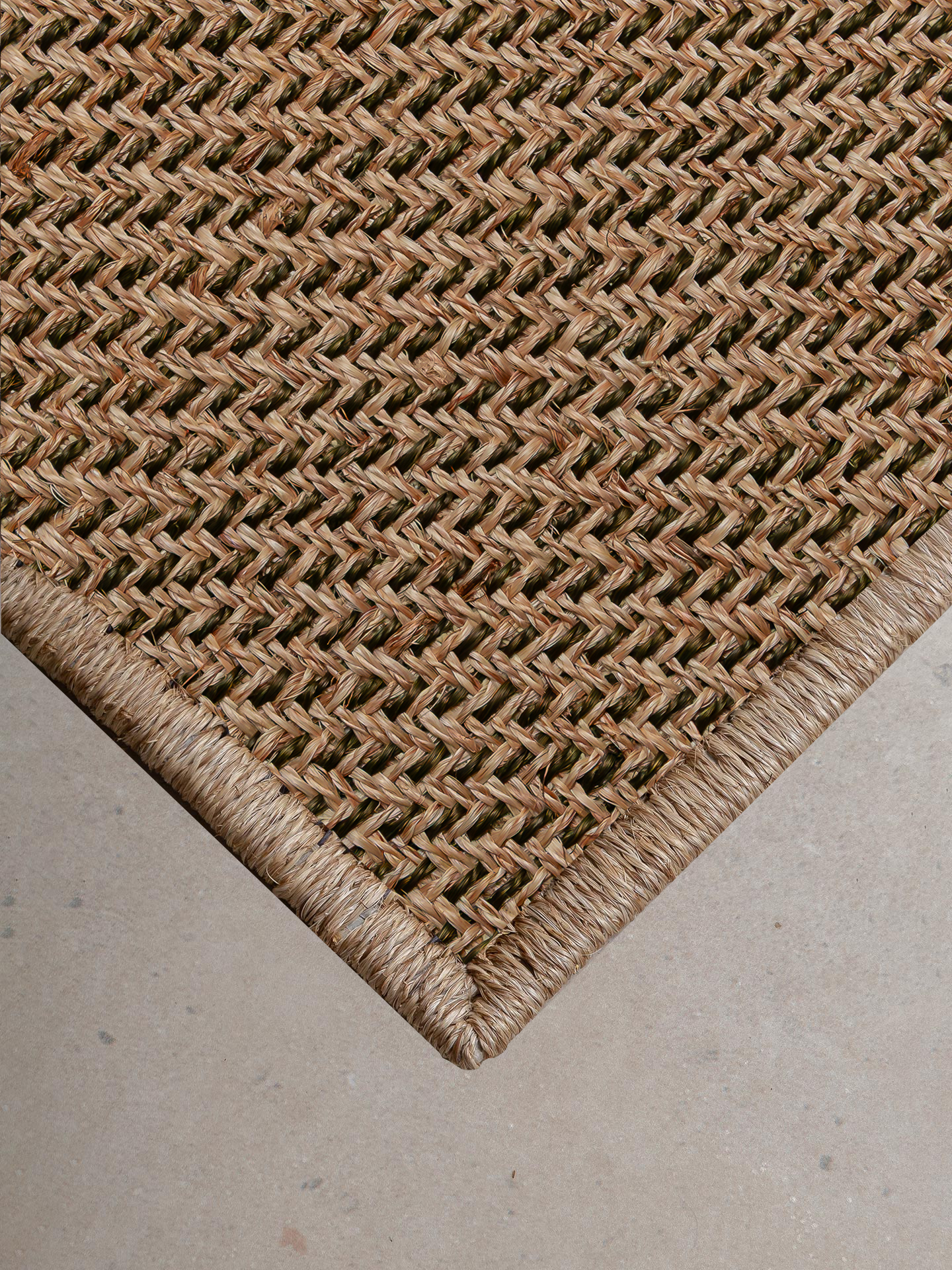 DIAGONAL | NATURAL MORENO & OLIVE GREEN