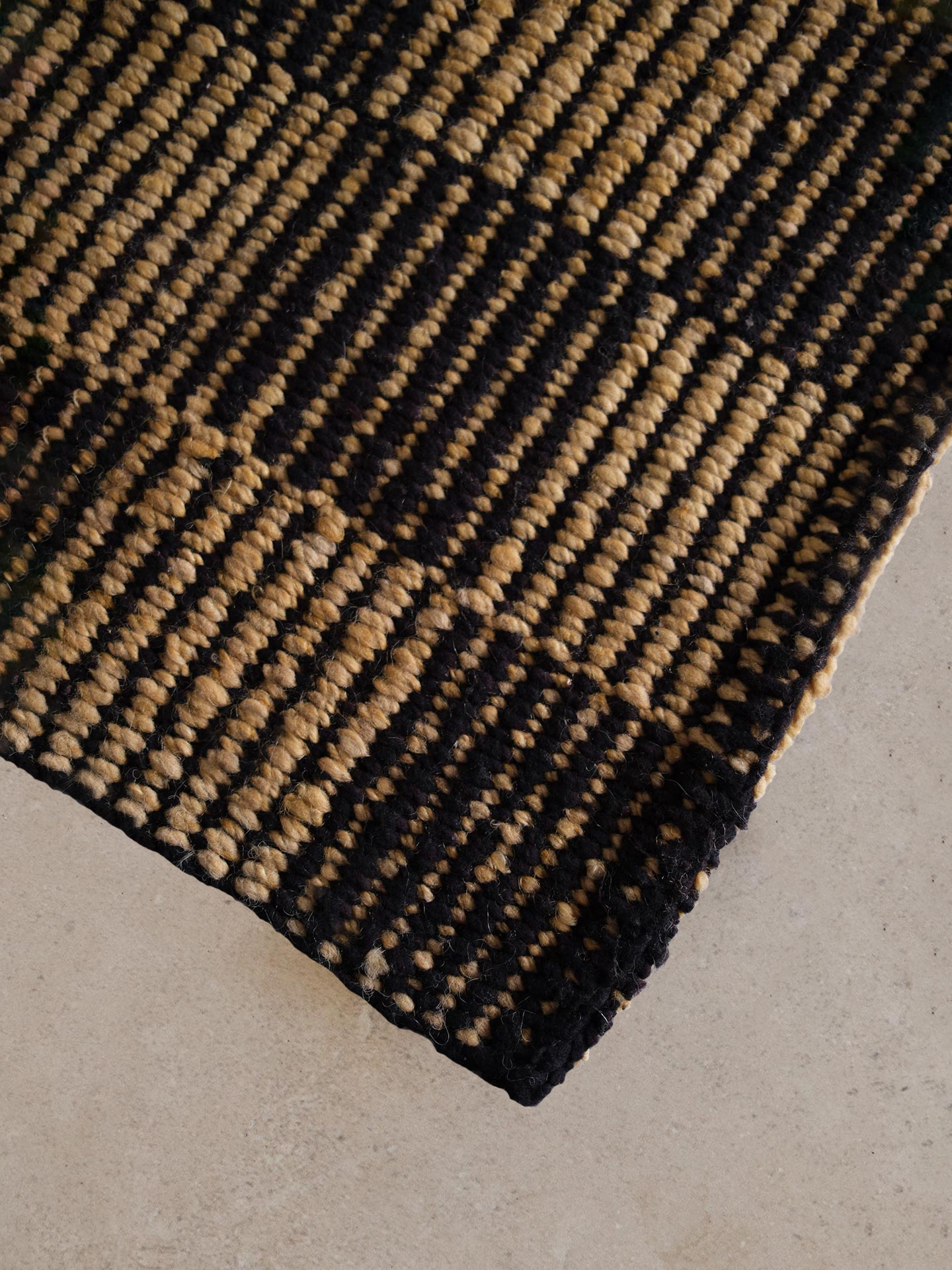 CUADRO BALDOSA | SOOT & BLACK | WOOL | CHUNKY THICKNESS