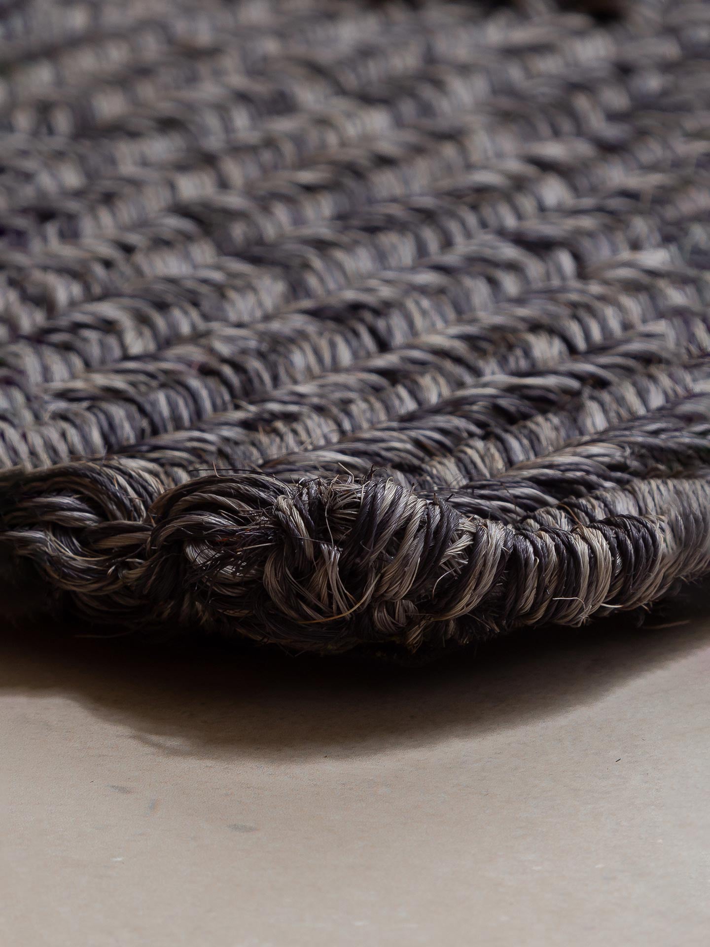 NUDO | NEGRO & GRIS CLARO