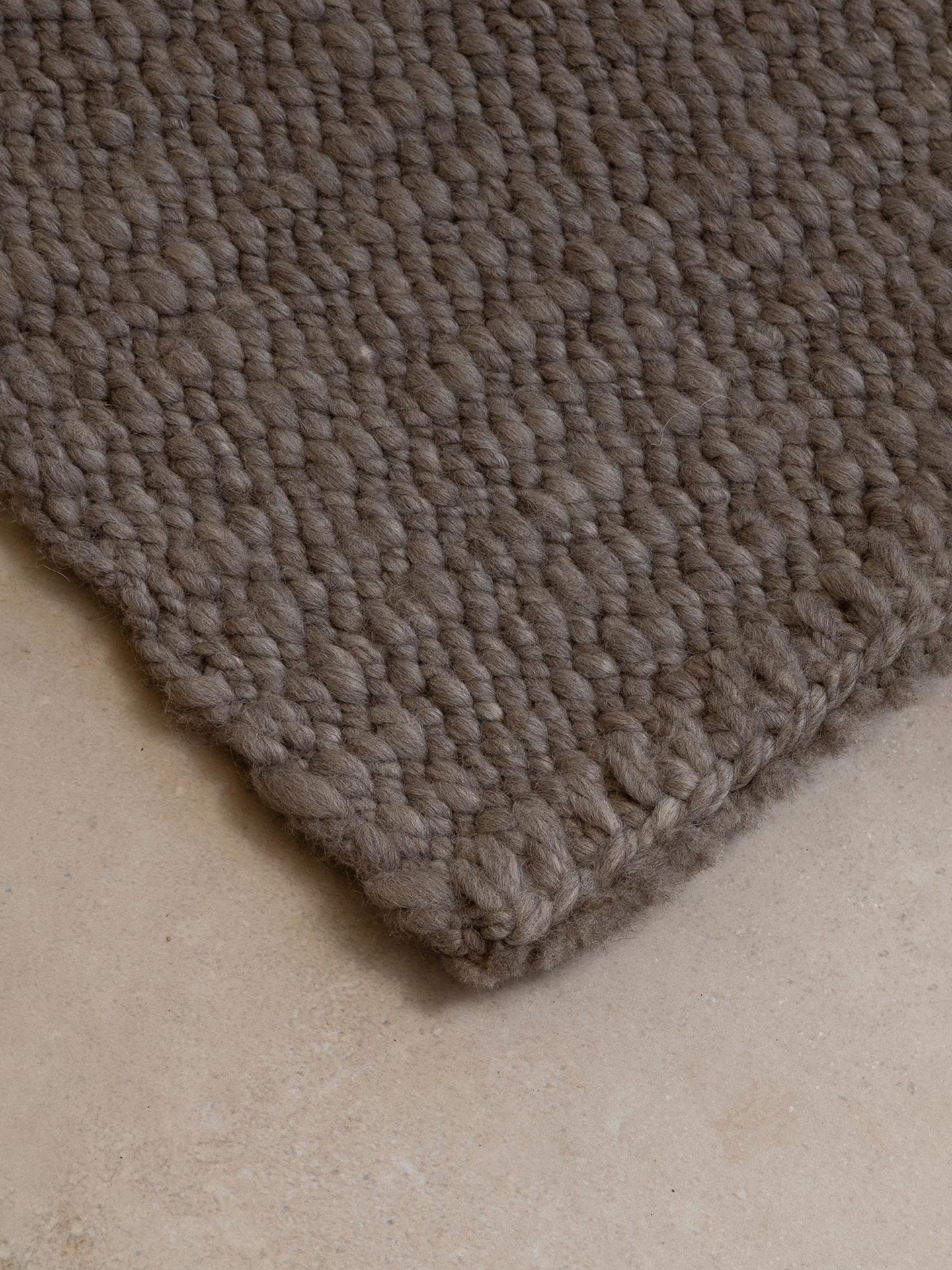 SURCOS | DARK GREY | REFINED WOOL | CHUNKY THICKNESS