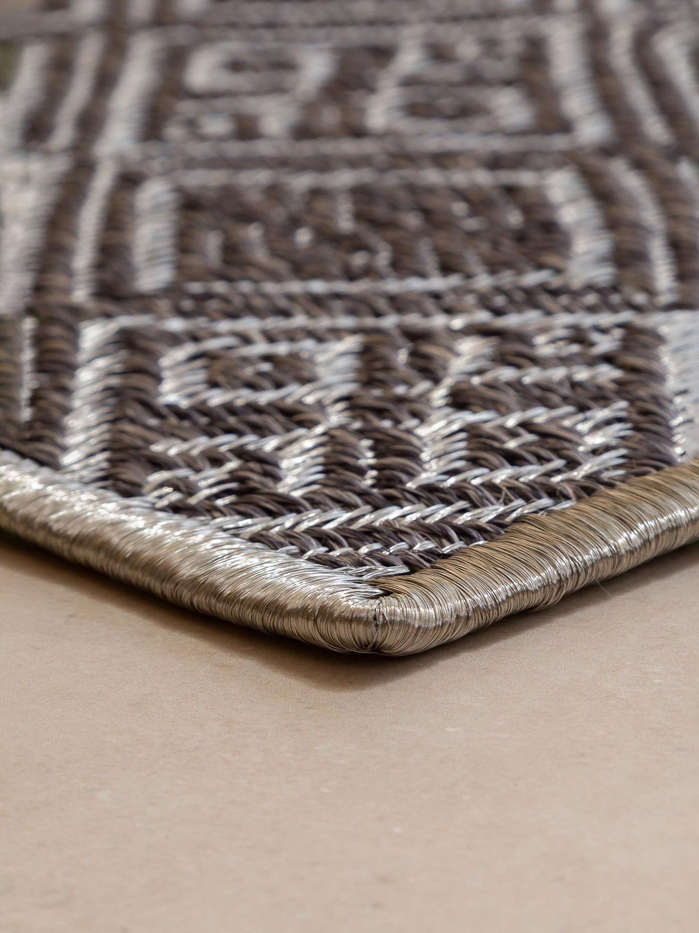 ZAFIRO | TIN, MARBLED LIGHT GREY & BLACK