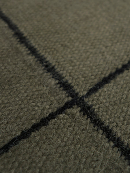 OFFSET LINES | GREYISH BROWN & BLACK | ALPACA | THIN THICKNESS