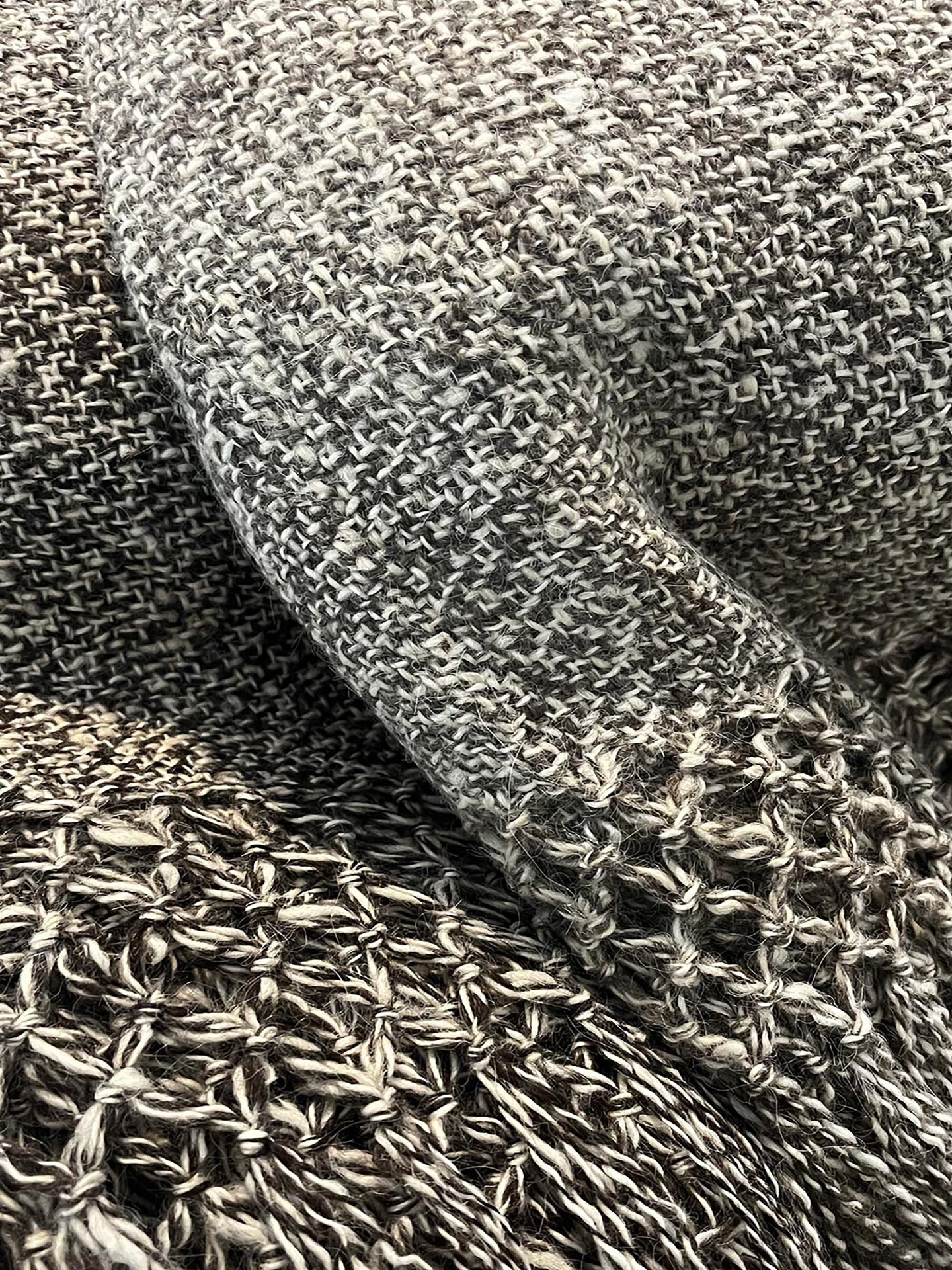 GREY MARBLED THROW