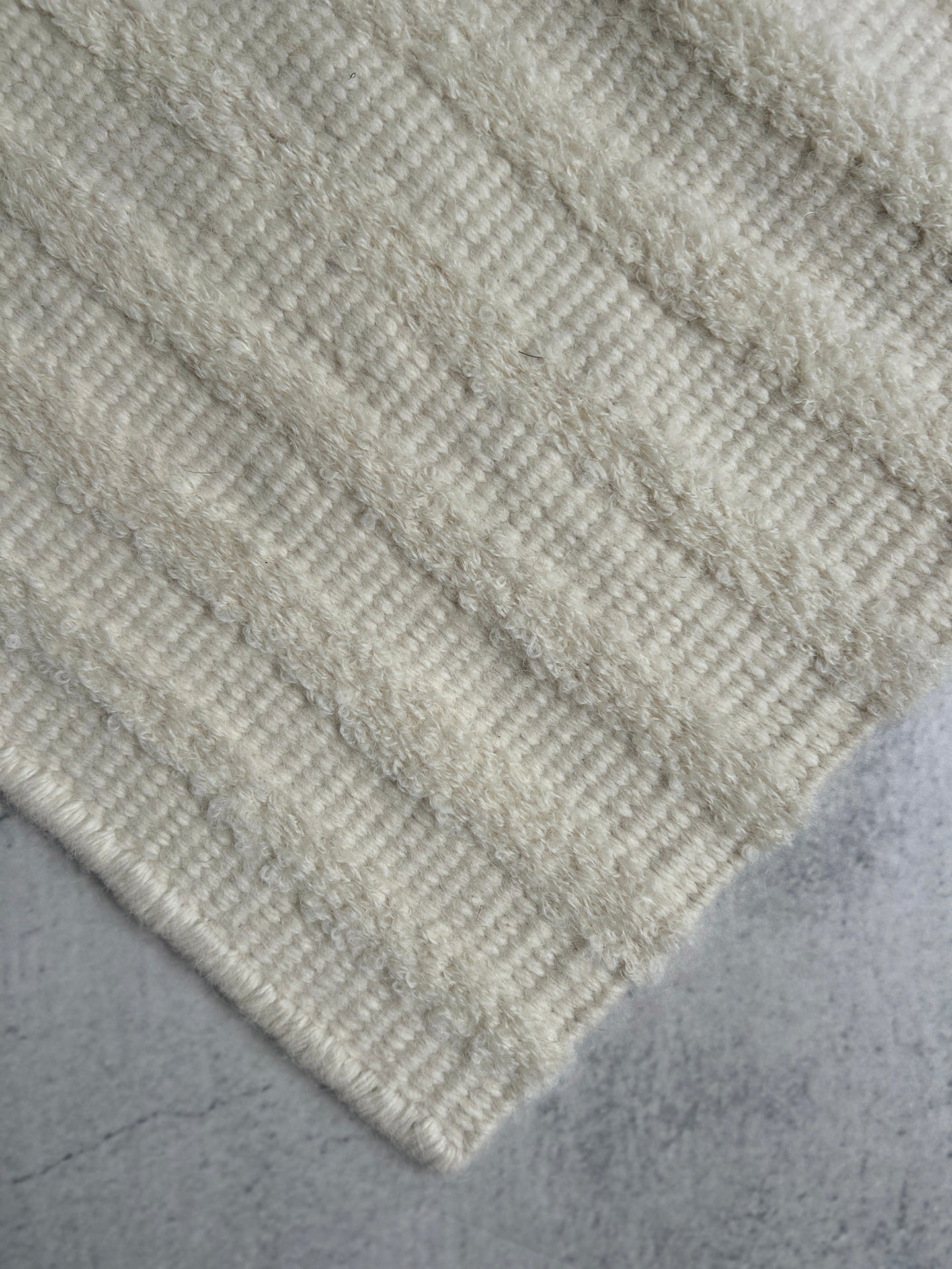 STRIPED | NATURAL WHITE | BOUCLE ALPACA | MEDIUM THICKNESS