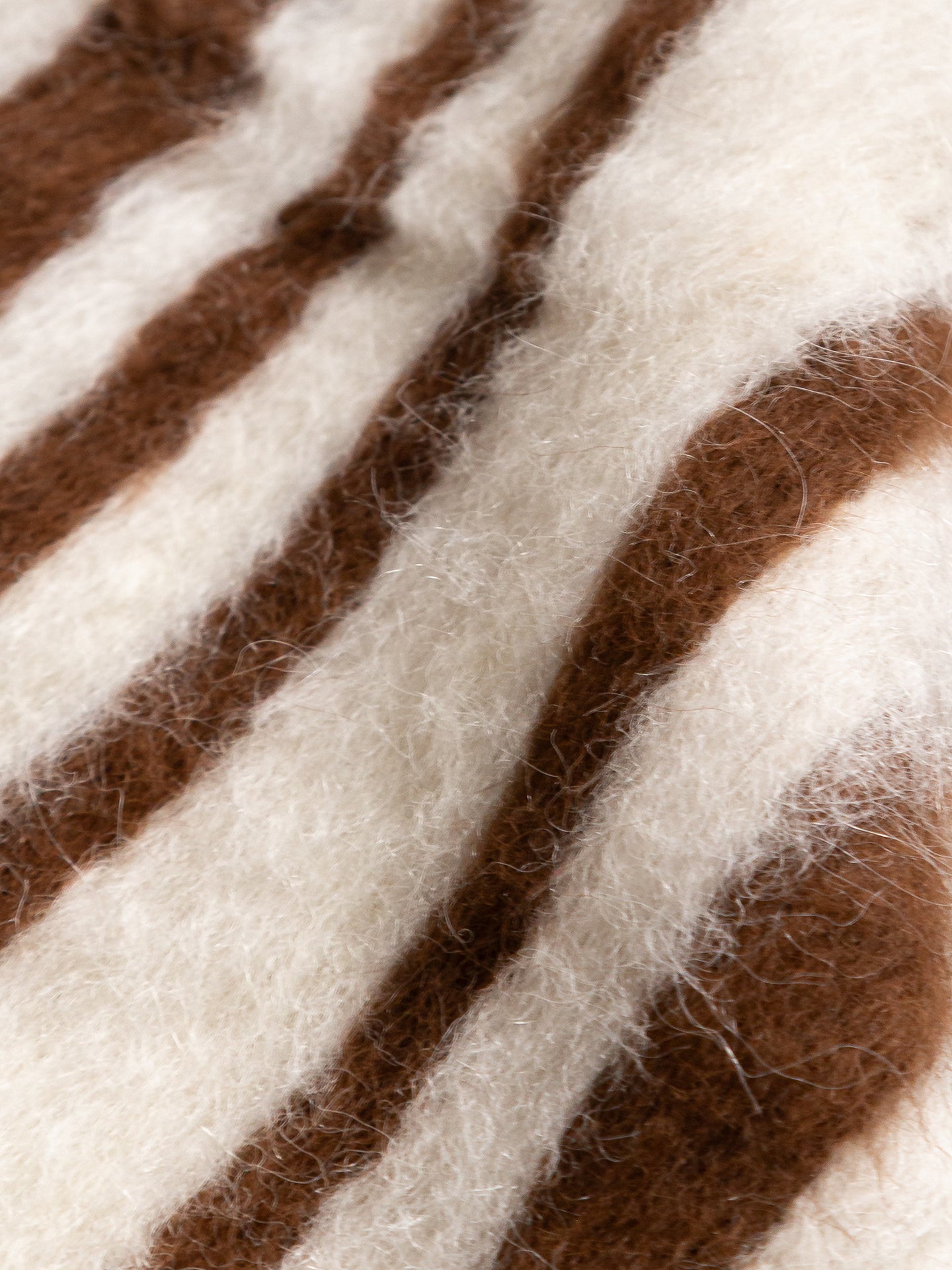 STRIPED | NATURAL WHITE & COFFEE BROWN | BRUSHED LLAMA | THIN THICKNESS