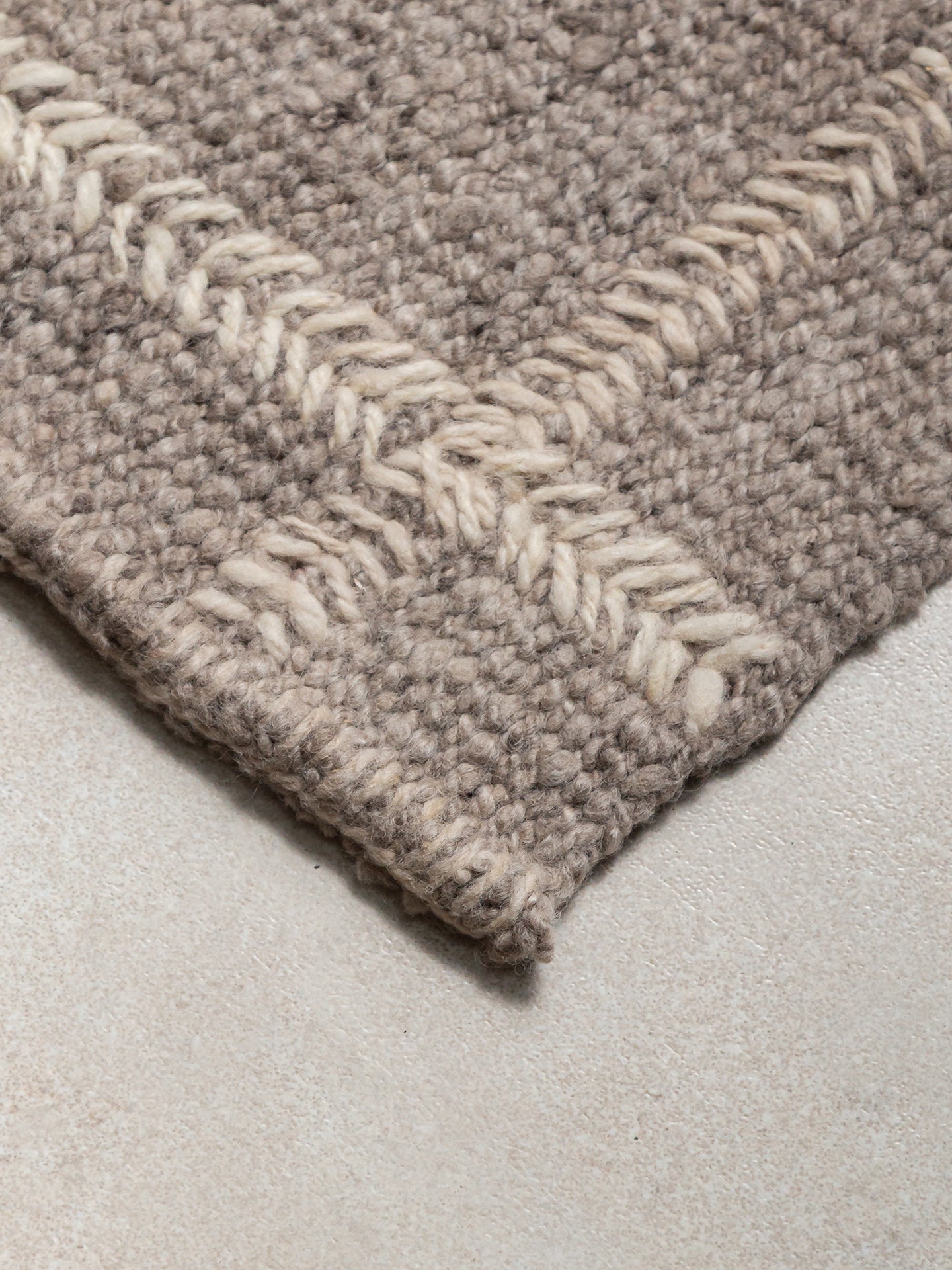 STITCHES RUG | ASH GREY & NATURAL WHITE | WOOL | CHUNKY THICKNESS