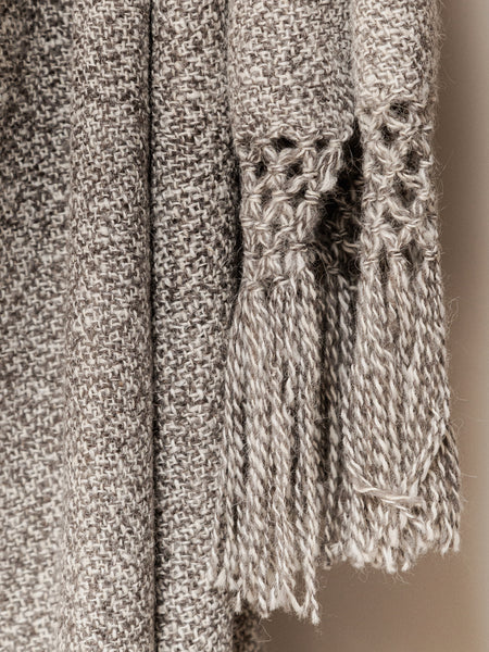 LIGHT GREY MARBLED THROW