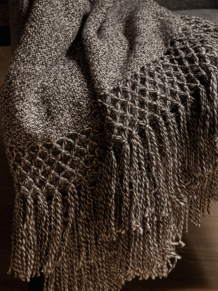 DARK GREY MARBLED THROW
