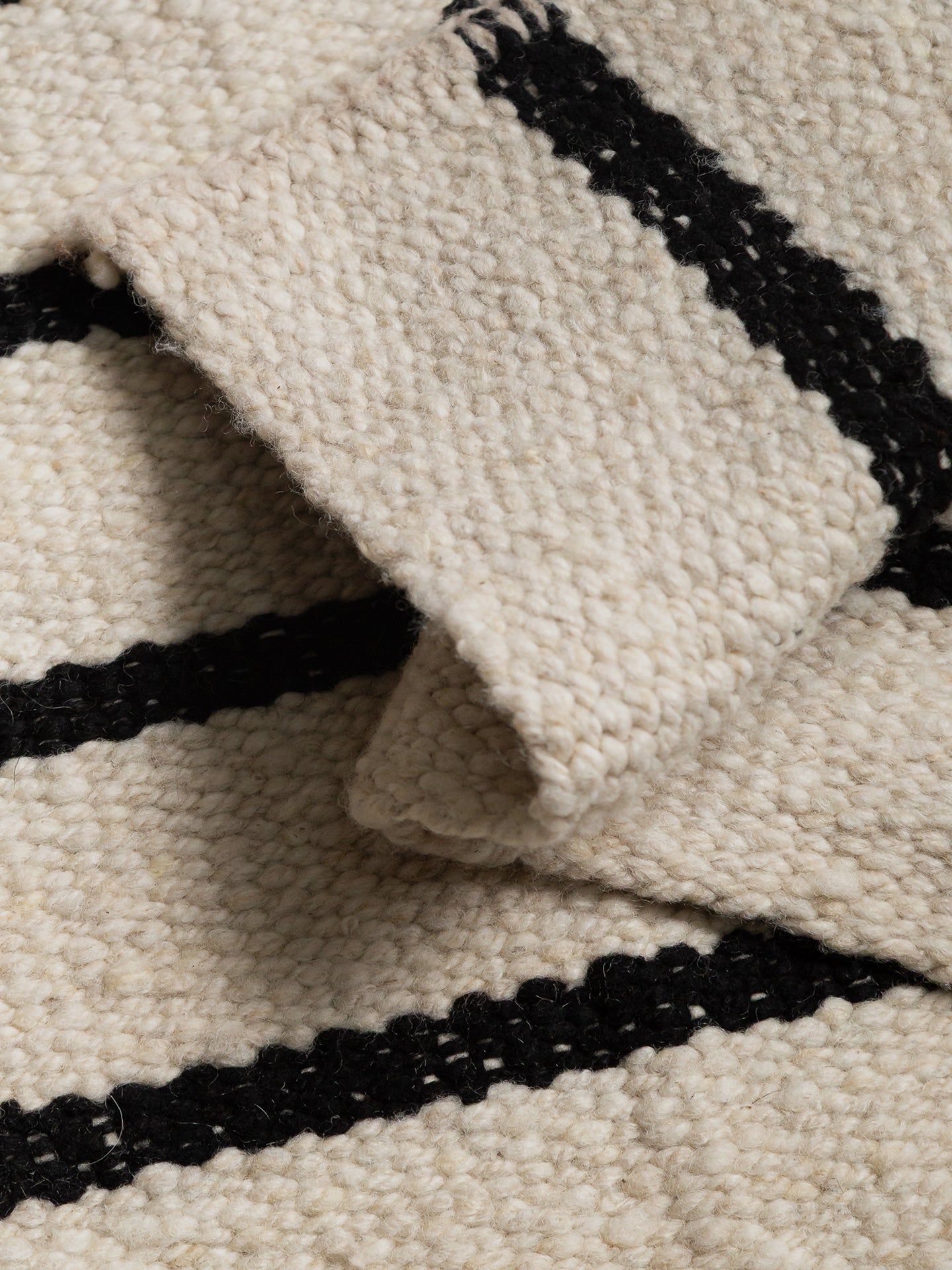 STRIPED | NATURAL WHITE & BLACK | WOOL | CHUNKY THICKNESS